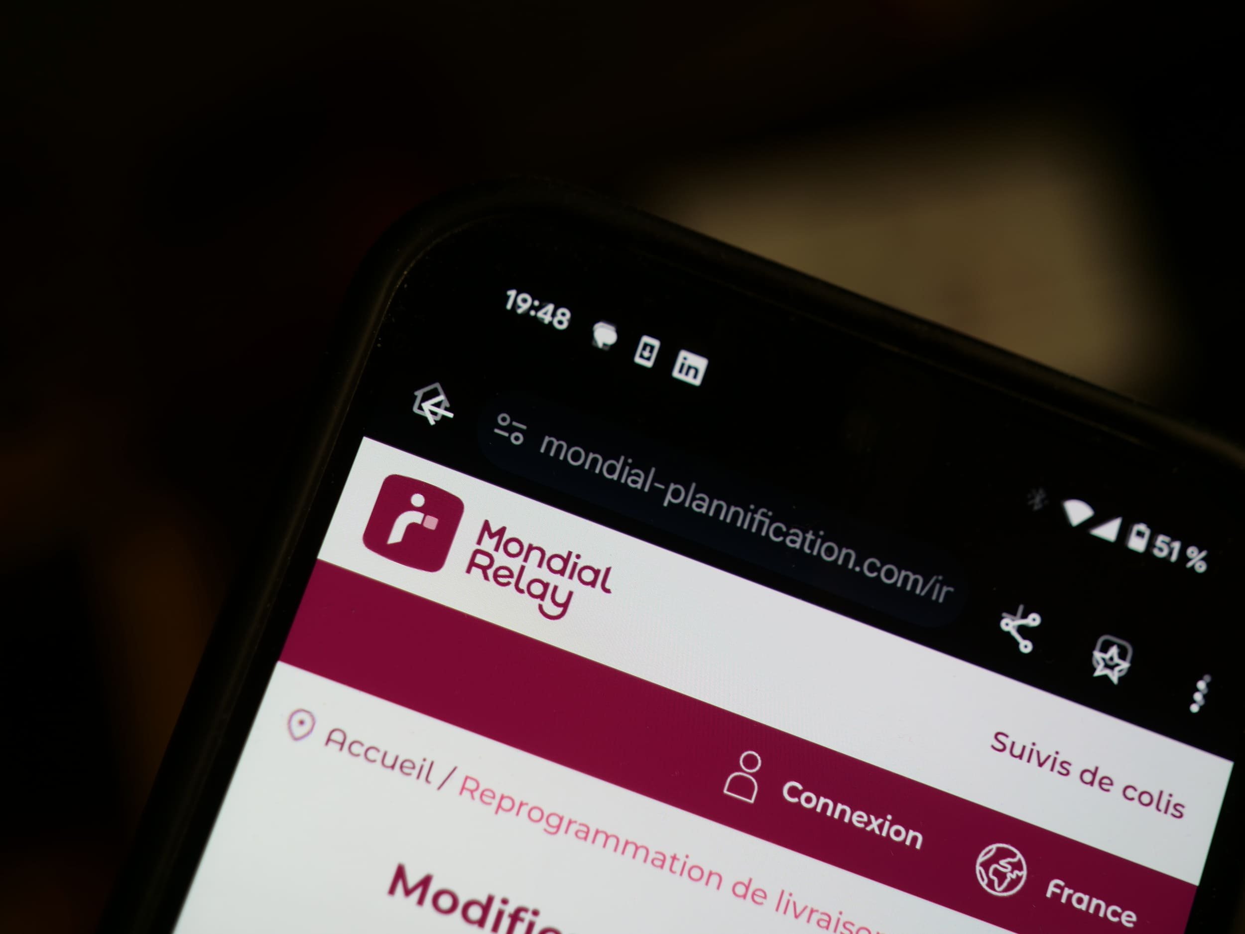 Les arnaques au colis par message ne s'arrêtent pas, comme ici avec un faux site Mondial Relay ! © Alexandre Boero / Clubic