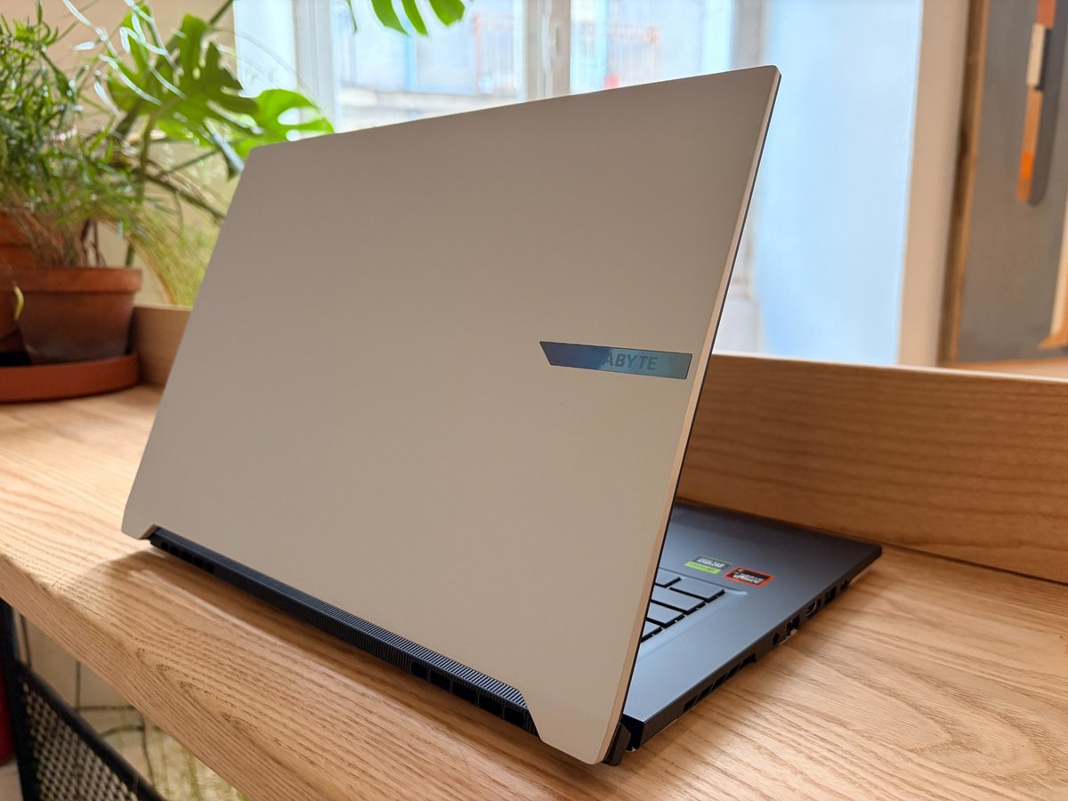 L'appareil est sobre et élancé. © Studio Clubic