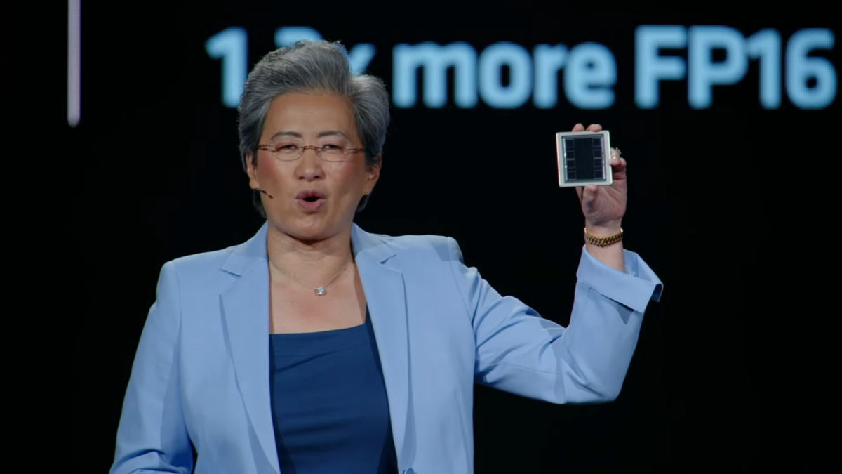 Lisa Su dévoilant la puce Instinct MI325X à l'événement « Advancing AI » © AMD