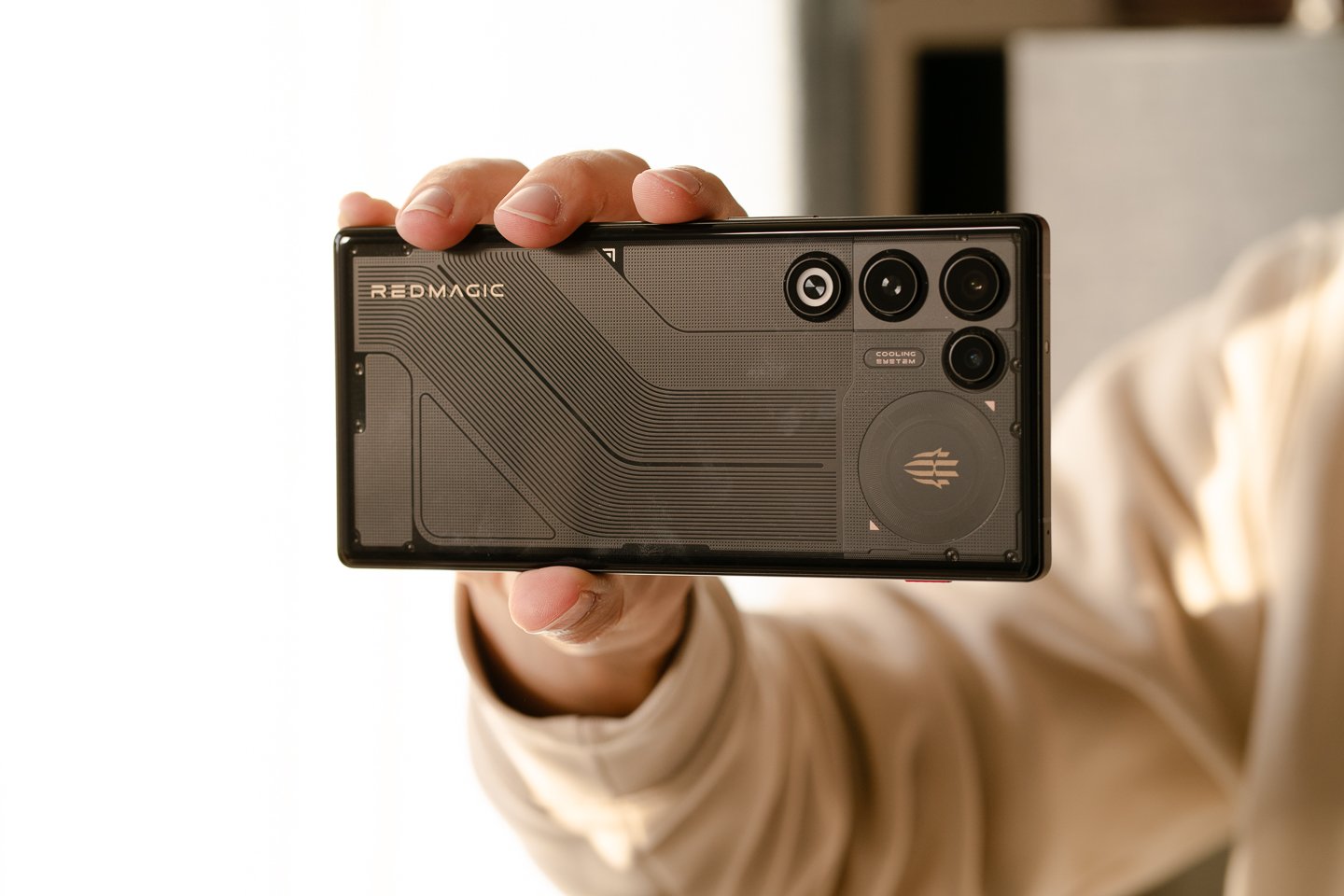 Le Redmagic 11 Air vu de dos. ©Pierre Crochart pour Clubic