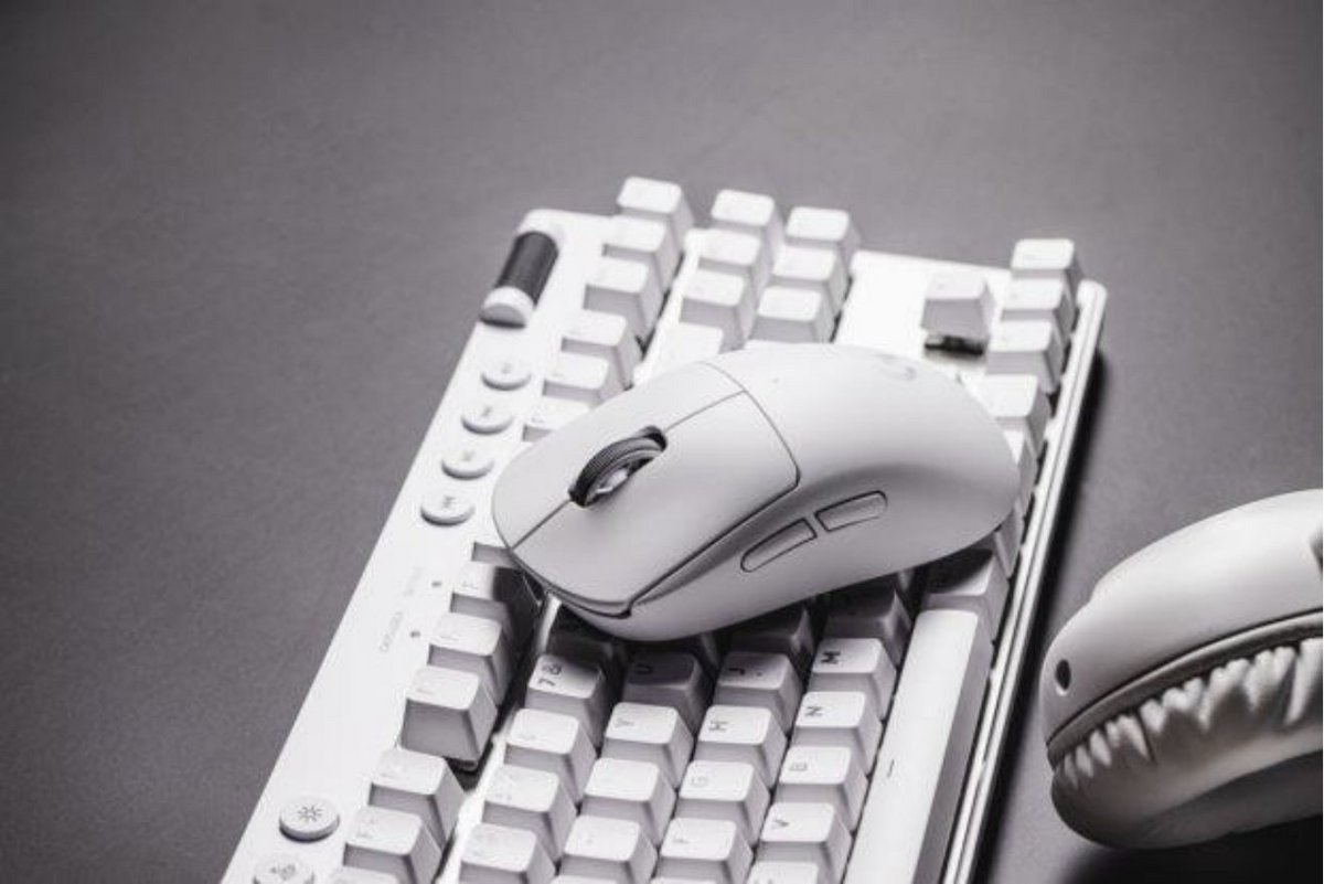 La Logitech G Pro X Superlight affiche un look très classique et ne dénotera pas même au boulot. © Logitech