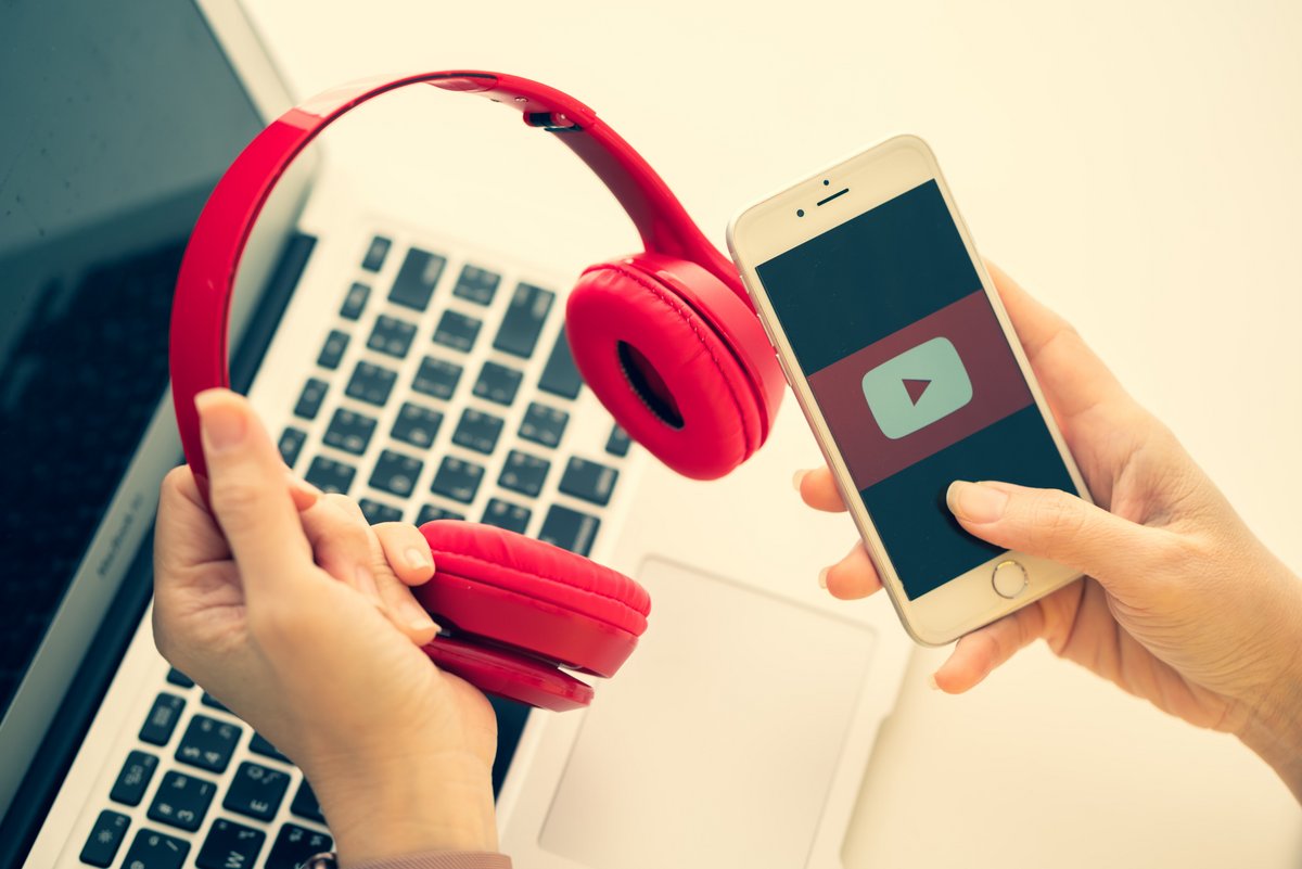 Youtube écouteurs - © Shutterstock