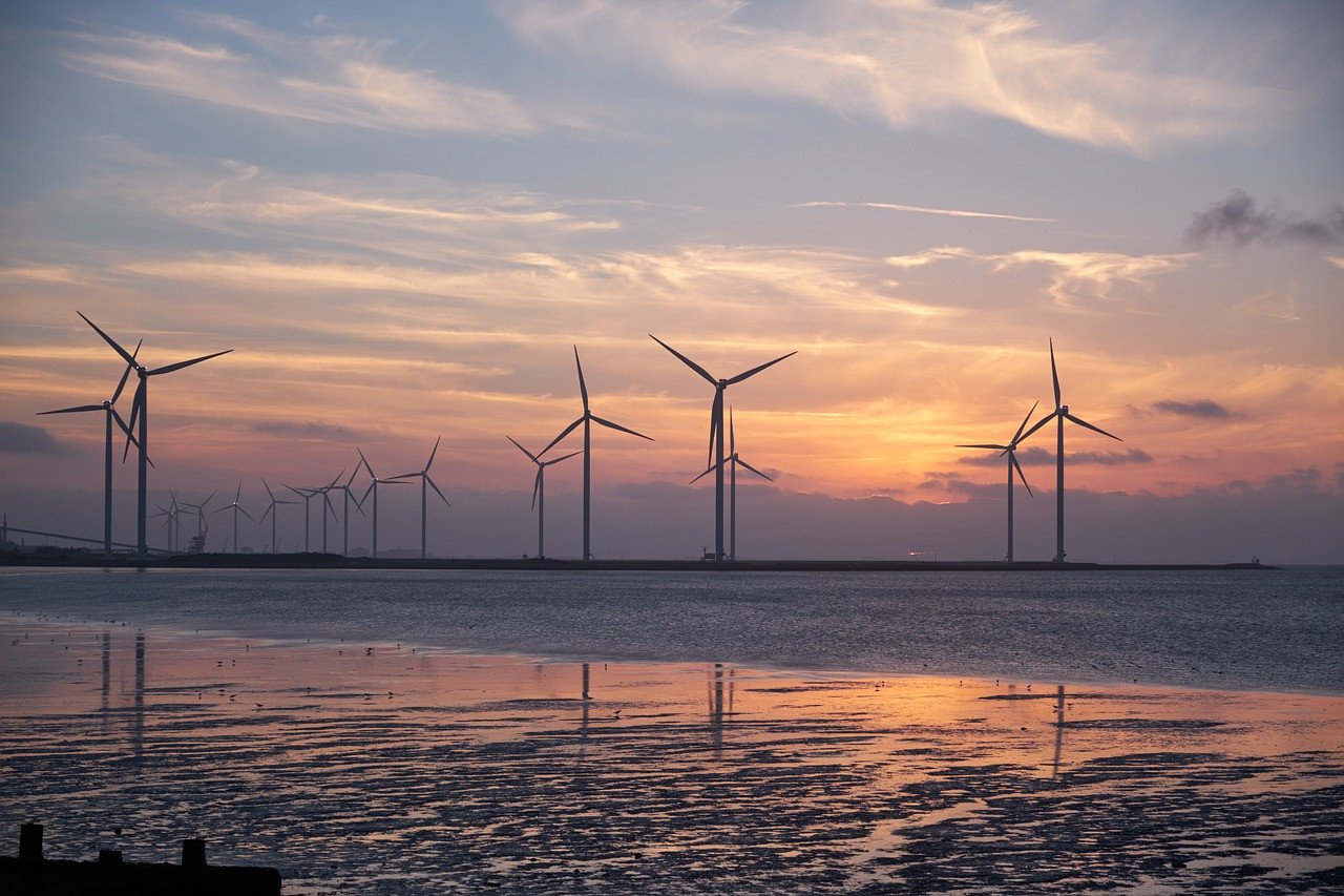 Un parc éolien en mer © Pixabay