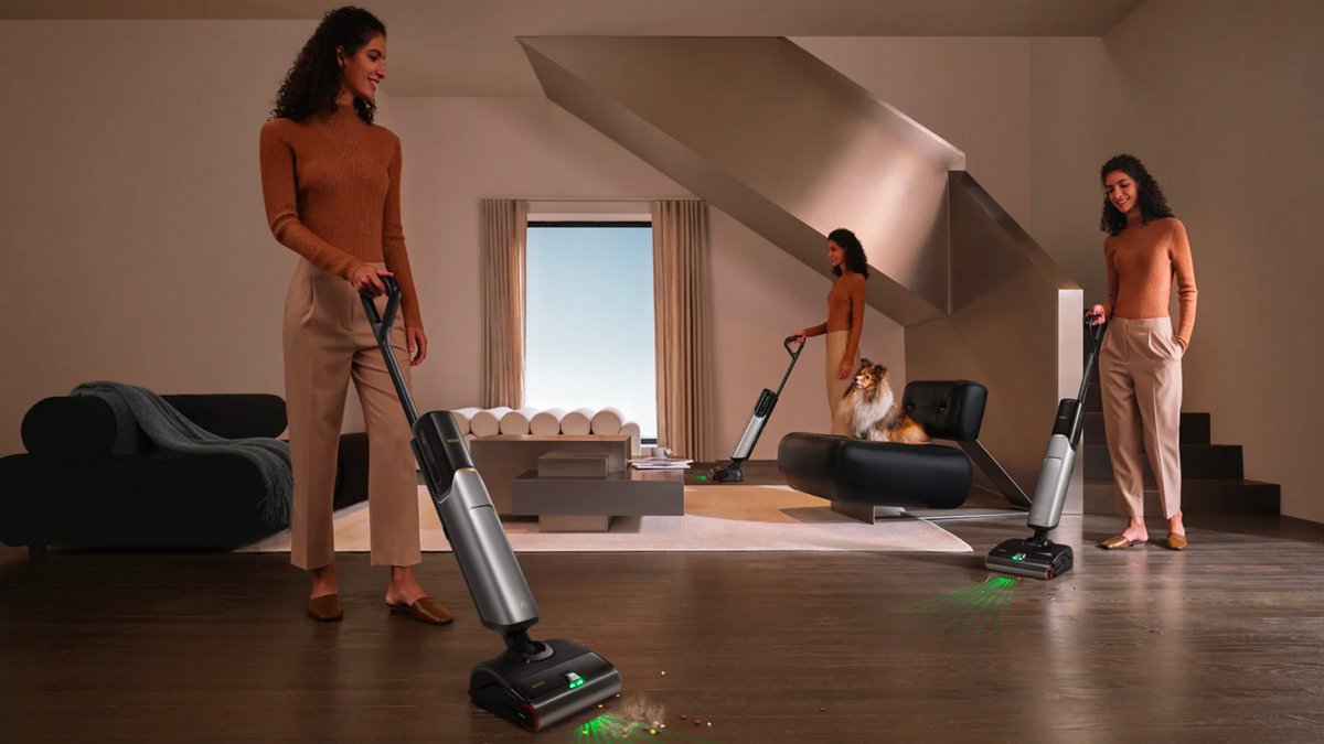 Sa brosse rotative à 450 tr/min, son spray d’eau chaude et son éclairage LED à l’avant garantissent un nettoyage précis et efficace ©MOVA