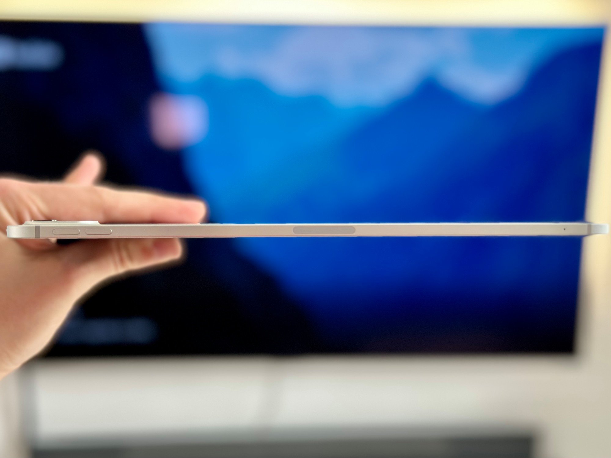 La finesse de l'iPad Pro M4 fait partie de ses arguments massue ©Clubic