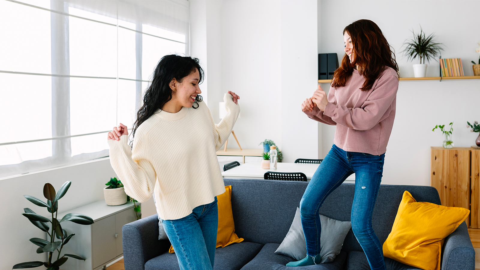 Pour la rentrée, Bouygues Telecom signe le combo idéal : fibre ultra-rapide, WiFi 7 et offre sans engagement. ©Shutterstock