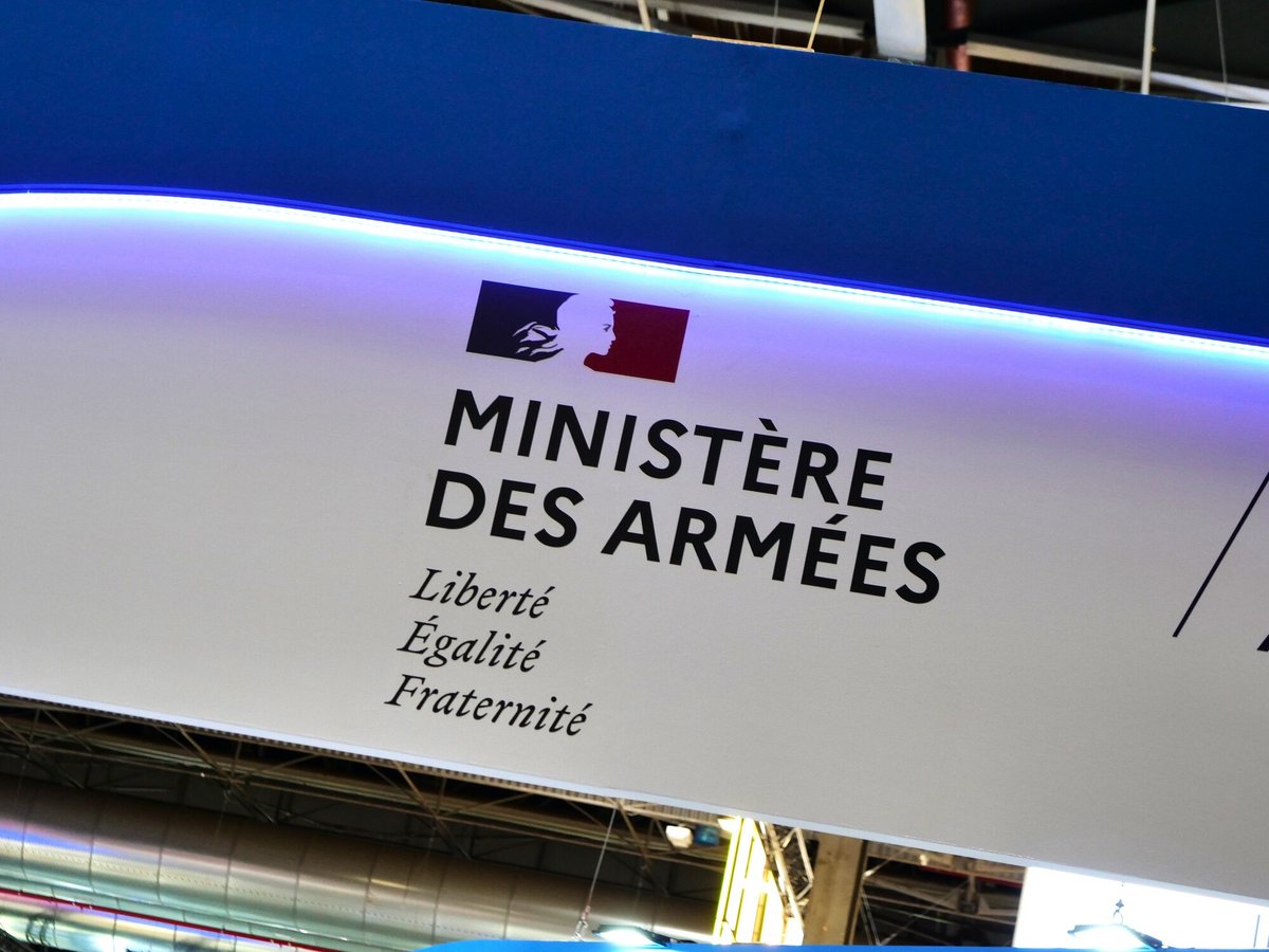 Le logo du ministère des Armées, photographié à VivaTech © Alexandre Boero / Clubic