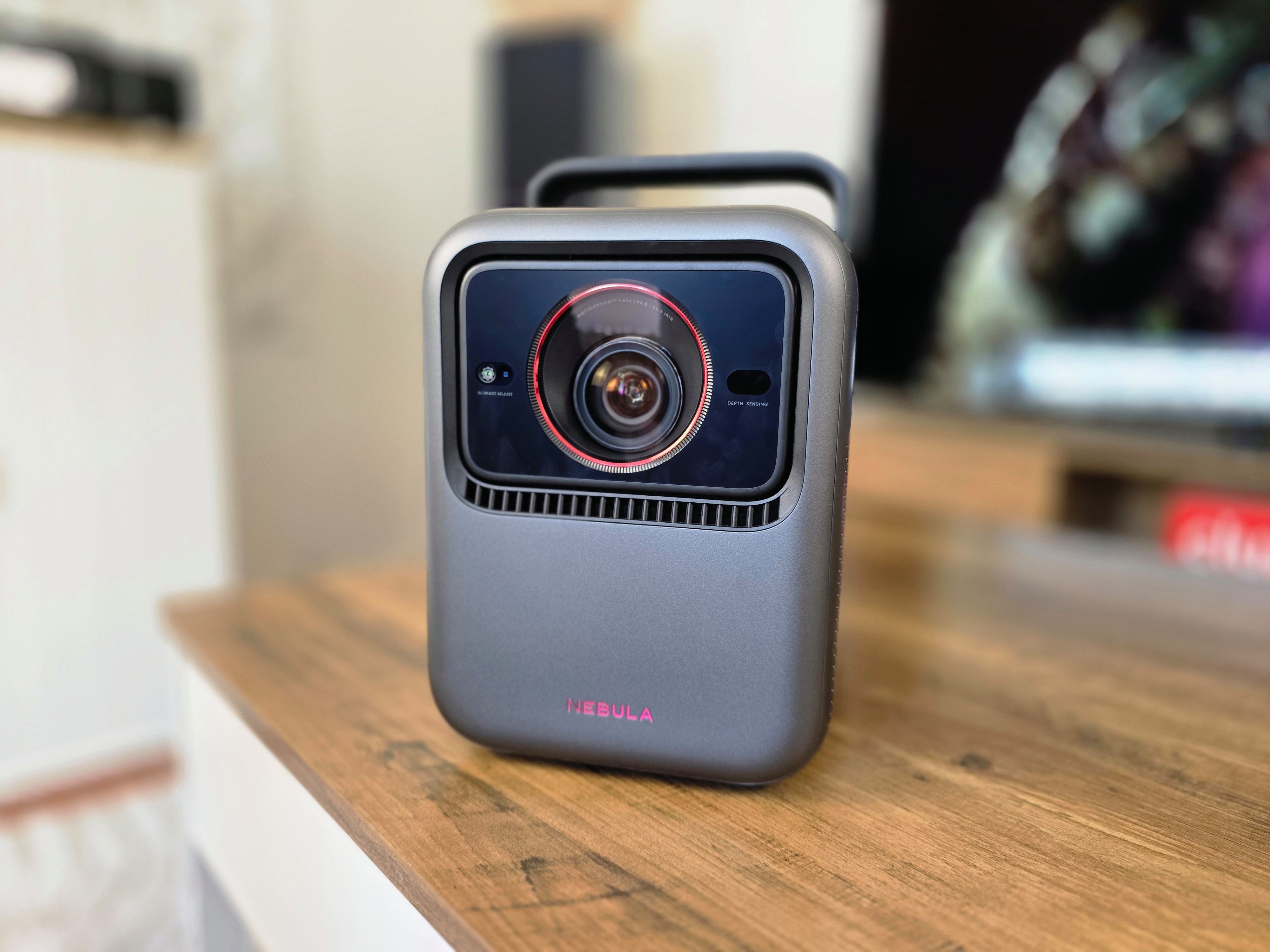 Avec son Nebula X1, Anker monte en gamme sur le vidéoprojecteur. © Matthieu Legouge