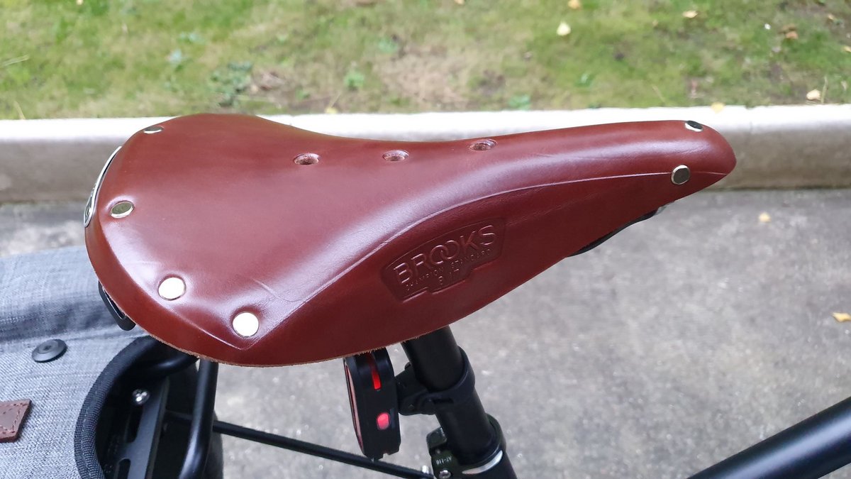 La selle Brookes est en cuir, un choix esthétique plus que confort