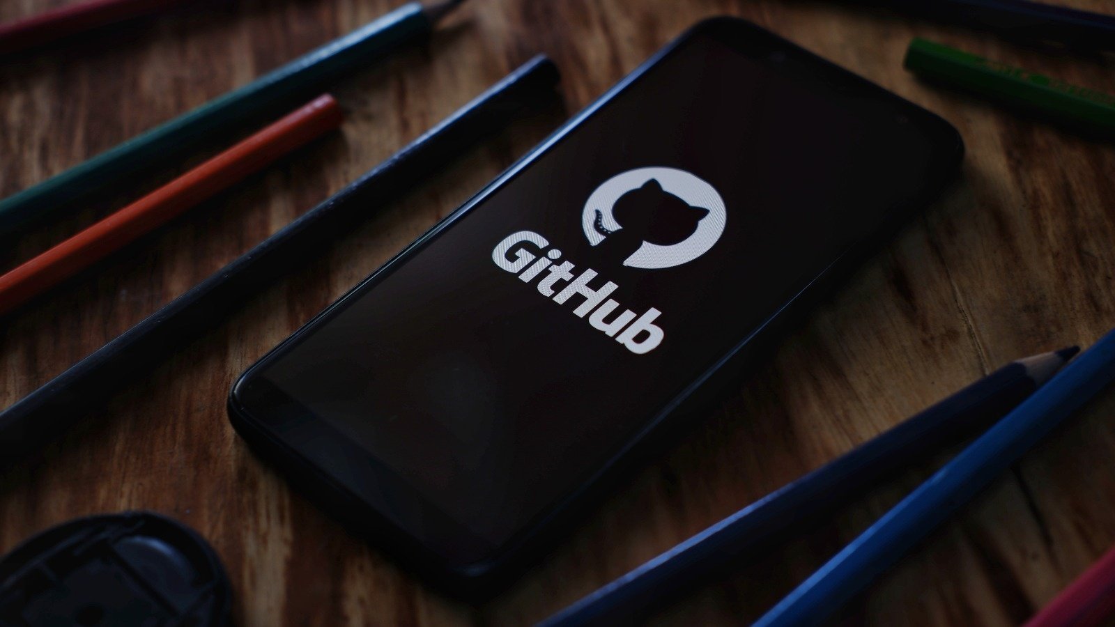 Le dépôt GitHub affiche des instructions d'installation classiques, avec deux commandes que des milliers de projets réels utilisent - ©Poetra.RH / Shutterstock