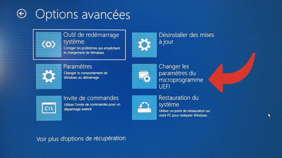 Cliquez sur le menu "Changer les paramètres du microprogramme UEFI" ©Benoit Baylé pour Clubic.com