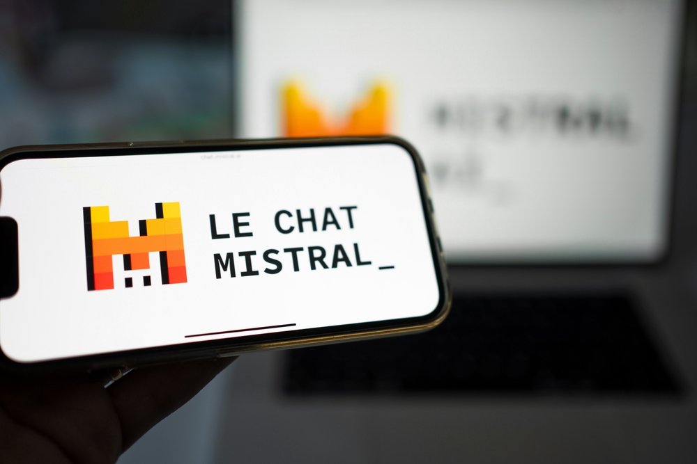 Le Chat Mistral AI - © Sidney van den Boogaard / Shutterstock