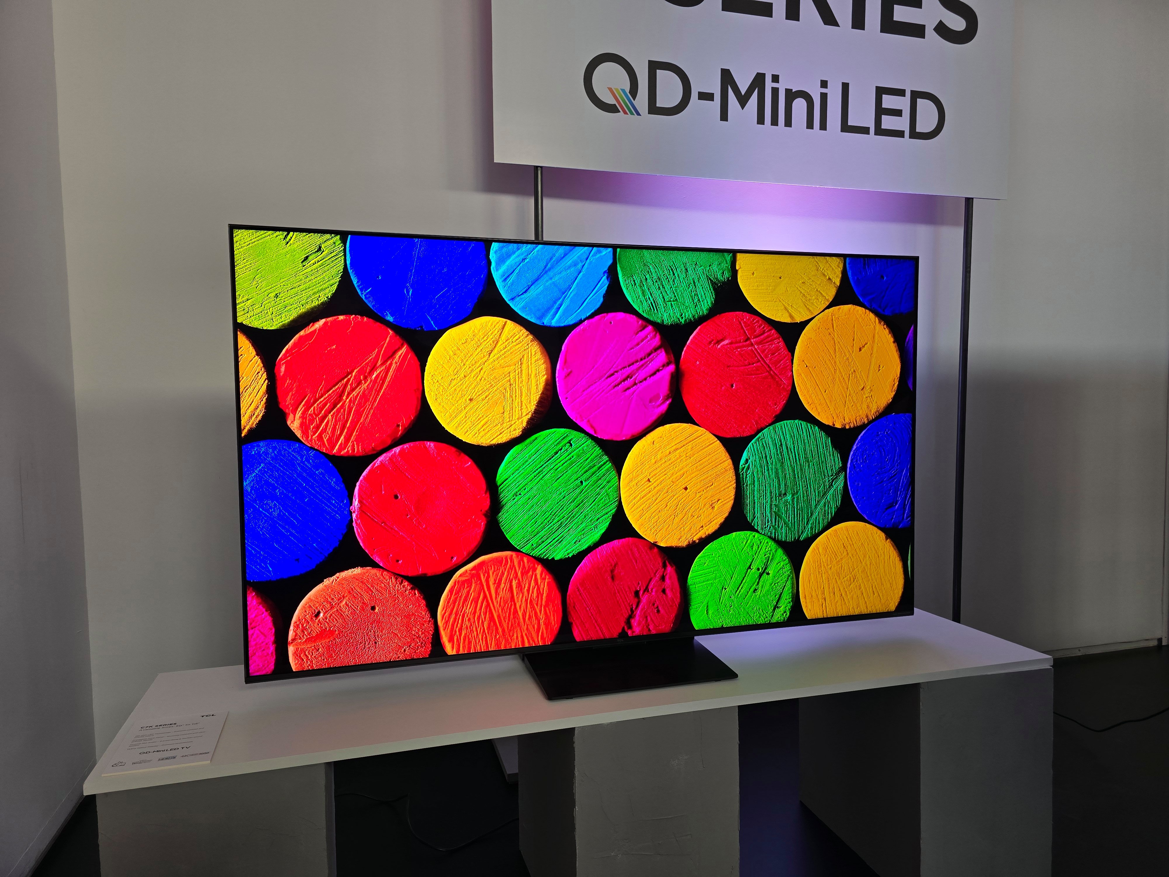 Le téléviseur MiniLED TCL C7K sera disponible en sept diagonales de 50 à 115 pouces © Matthieu Legouge
