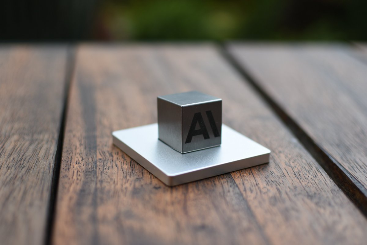 Le cube de la ruine. © Anthropic