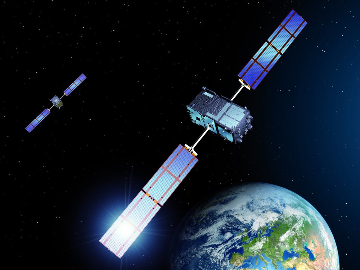 Vue d'artiste montrant les tout premiers satellites Galileo (IOV). Crédits ESA