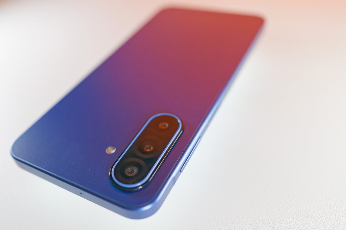 La caméra dorsale, logée dans une gelule, est peu proéminente Samsung Galaxy A17 5G © Marc Mitrani pour Clubic
