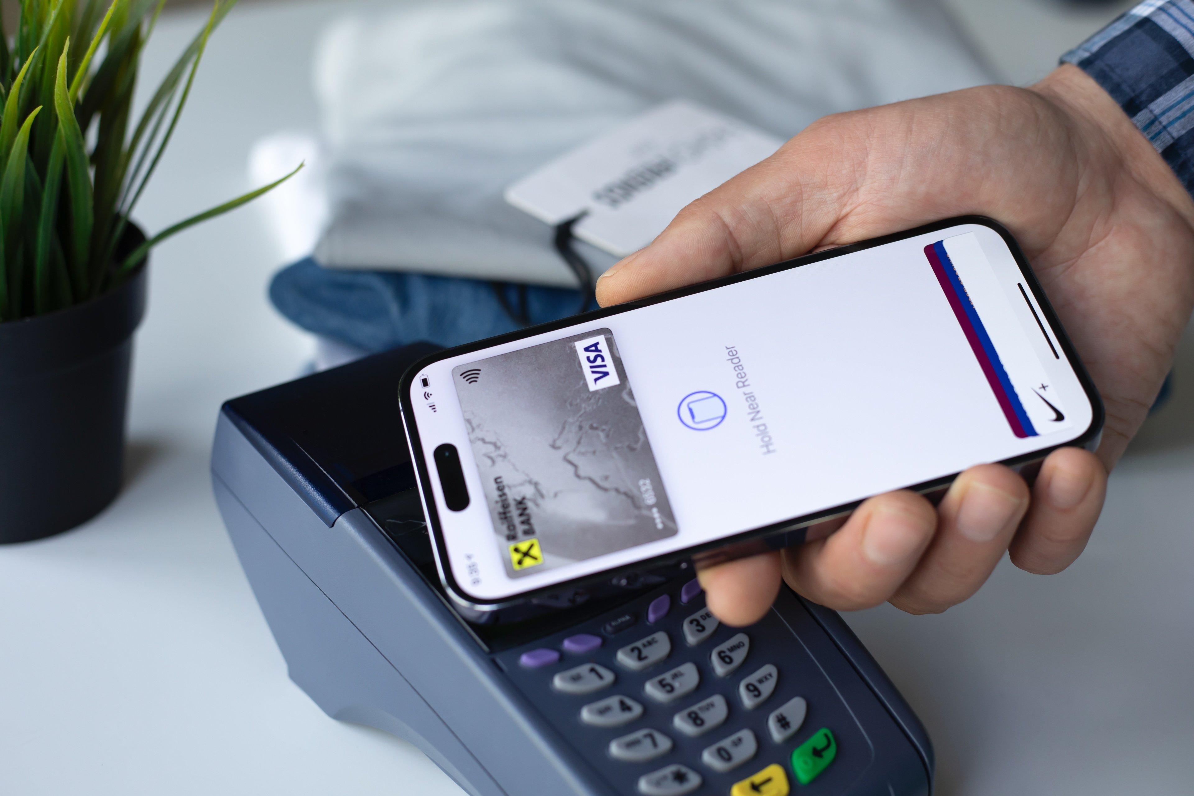 Apple Pay va s'enrichir d'un nouveau service très attendu pour faciliter vos paiements en magasin ©Shutterstock.com