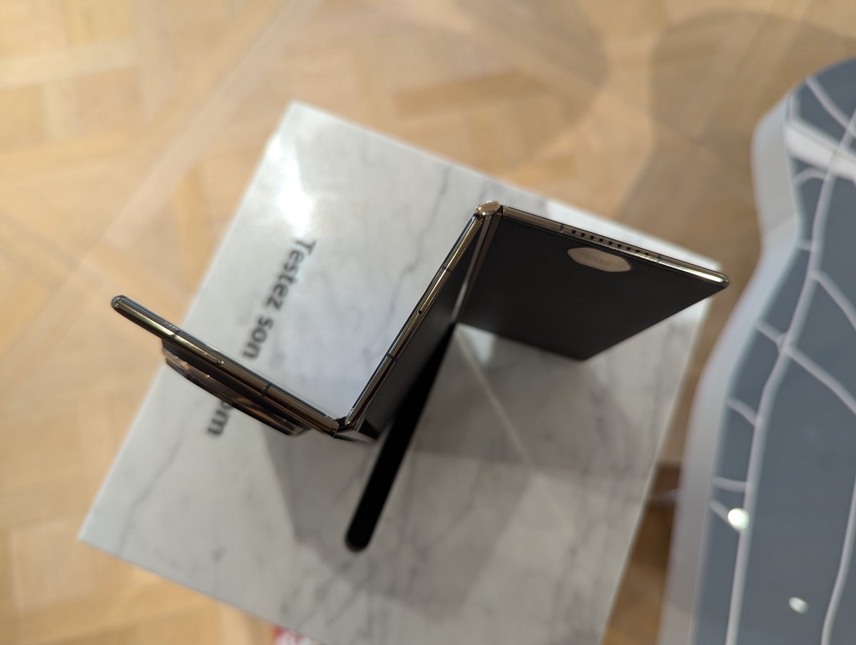 Huawei Mate XT paravent vu de haut