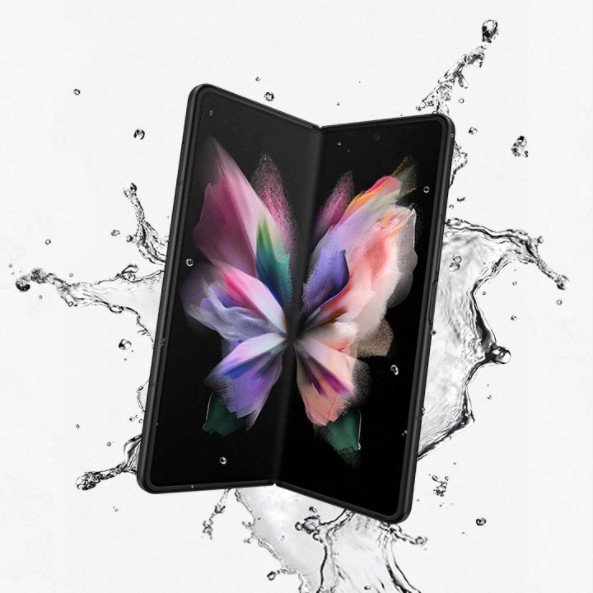 Le Galaxy Z Fold 3 est le premier smartphone pliable certifié IPX8. Source : Samsung.com