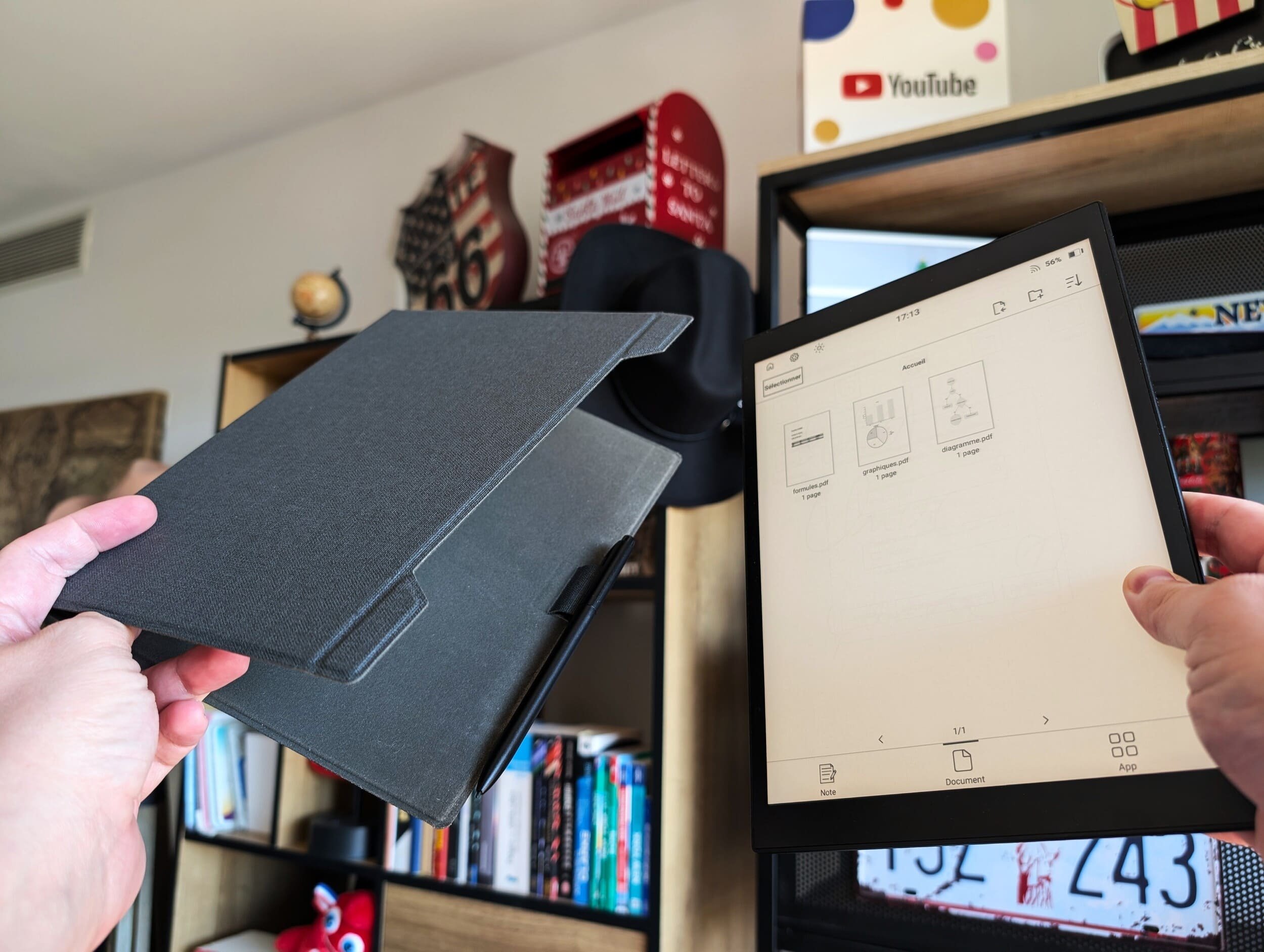 La tablette Paperslate Pro et sa pochette de protection. ©Alexandre Boero pour Clubic