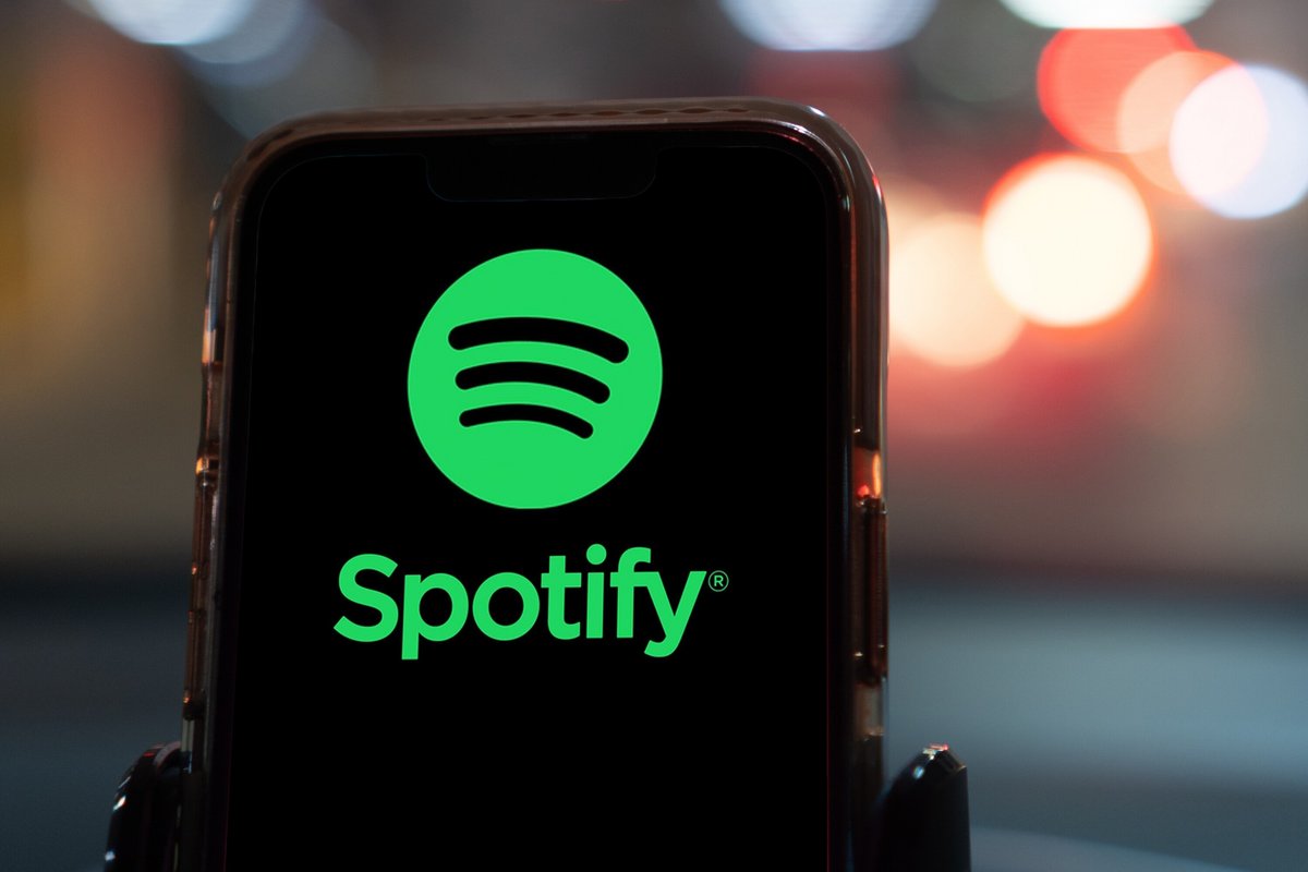 Le logo Spotify apparaît sur un smartphone © Taner Muhlis Karaguzel / Shutterstock.com