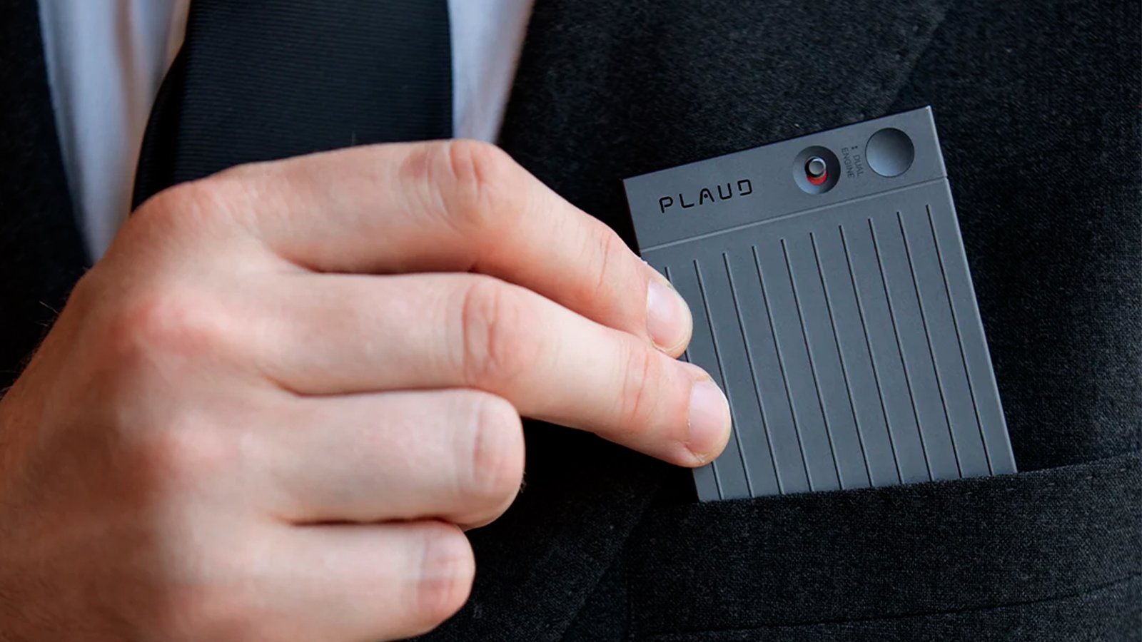 Jusqu’à 30 h d’enregistrement, deux modes dédiés et une coque magnétique pour un son clair en toute situation ©Plaud