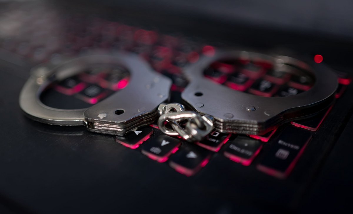 Le groupe de hackers Scattered Spider frappé par des arrestations chocs au Royaume-Uni © Lahmz / LaShutterstock