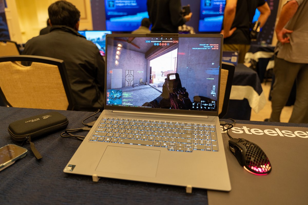 Le Lenovo IdeaPad Pro 5 employé pour nos essais. © Clubic