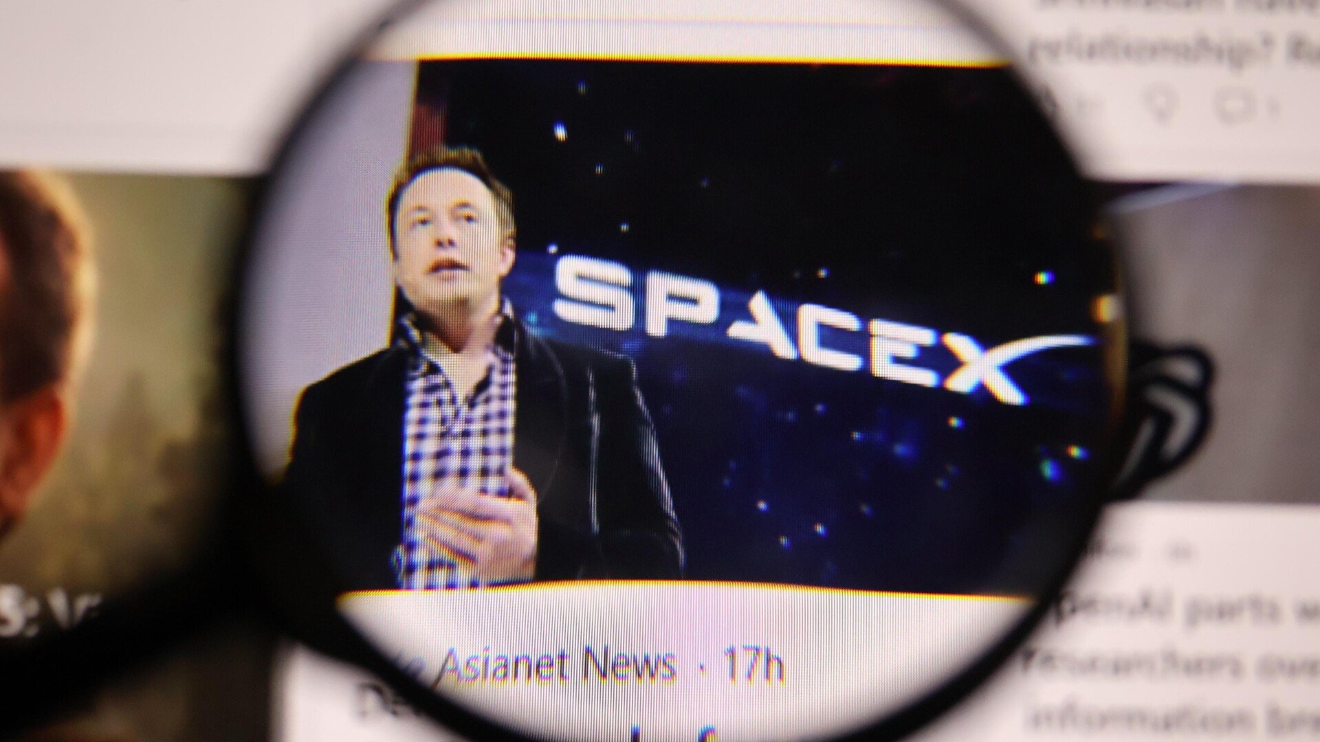 Elon Musk va offrir une action SpaceX à chaque enfant aux États-Unis, mais personne ne sait comment. © favoritesphoto / Shutterstock