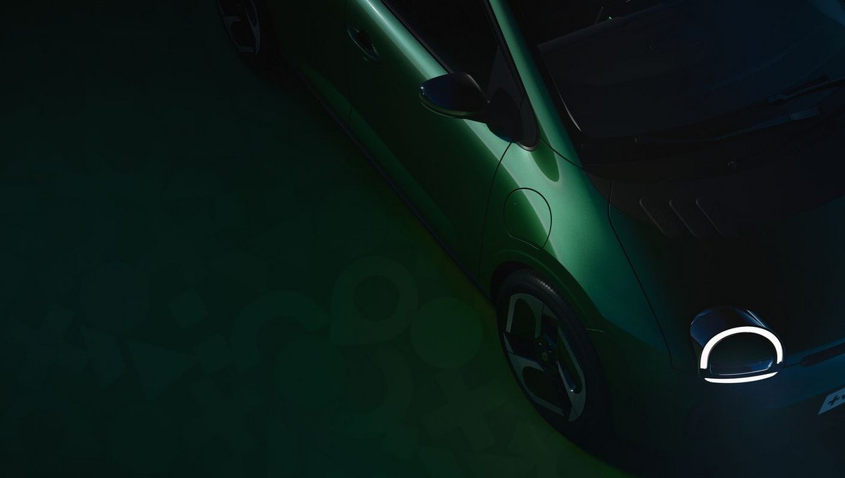 Le capot plongeant est bien de la partie, avec une nouvelle prise de recharge à l'avant. ©Twingo