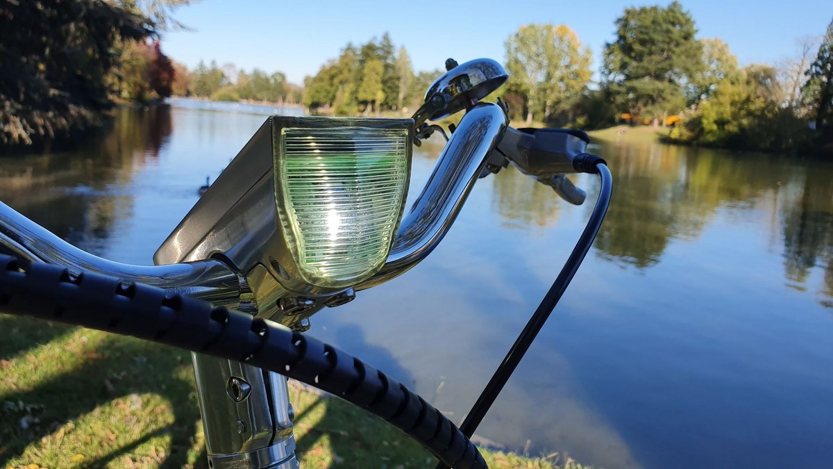 Un éclairage parfaitement intégré, imitant un phare de vieille auto