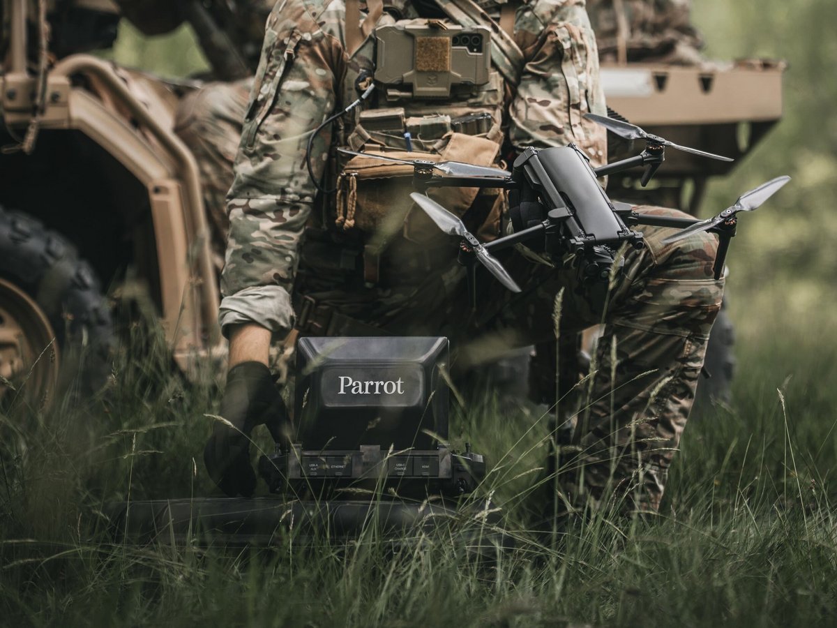 Le micro-drone ANAFI UKR de Parrot en action. © Parrot