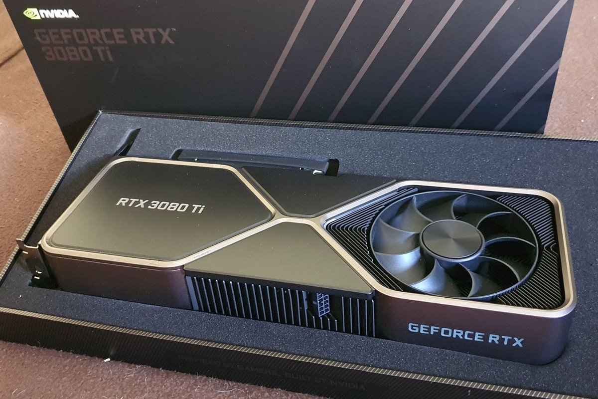 Comme pour toutes les Founders Edition, l'écrin de la 3080 Ti est magnifique © Nerces