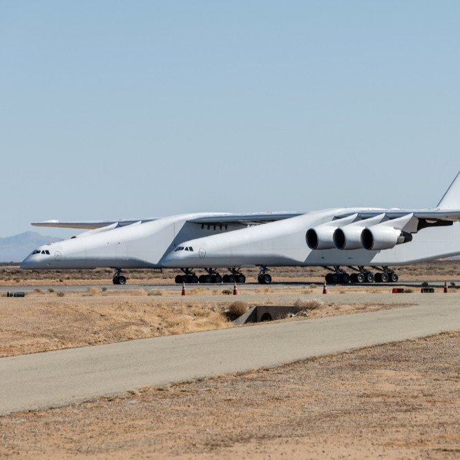 Bon, vous vouliez un avion plus gros, voilà un avion plus gros. Crédits : Stratolaunch