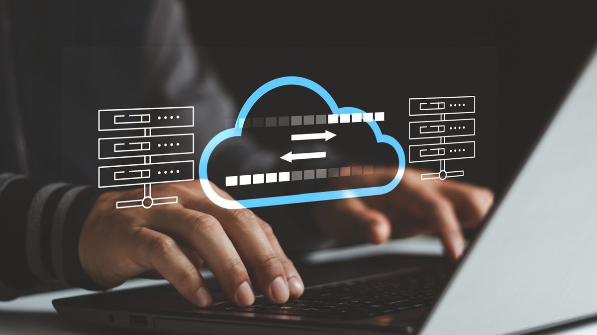 L’hébergement cloud répartit les données sur plusieurs serveurs, assurant fiabilité, flexibilité et accès à distance - © Shutterstock