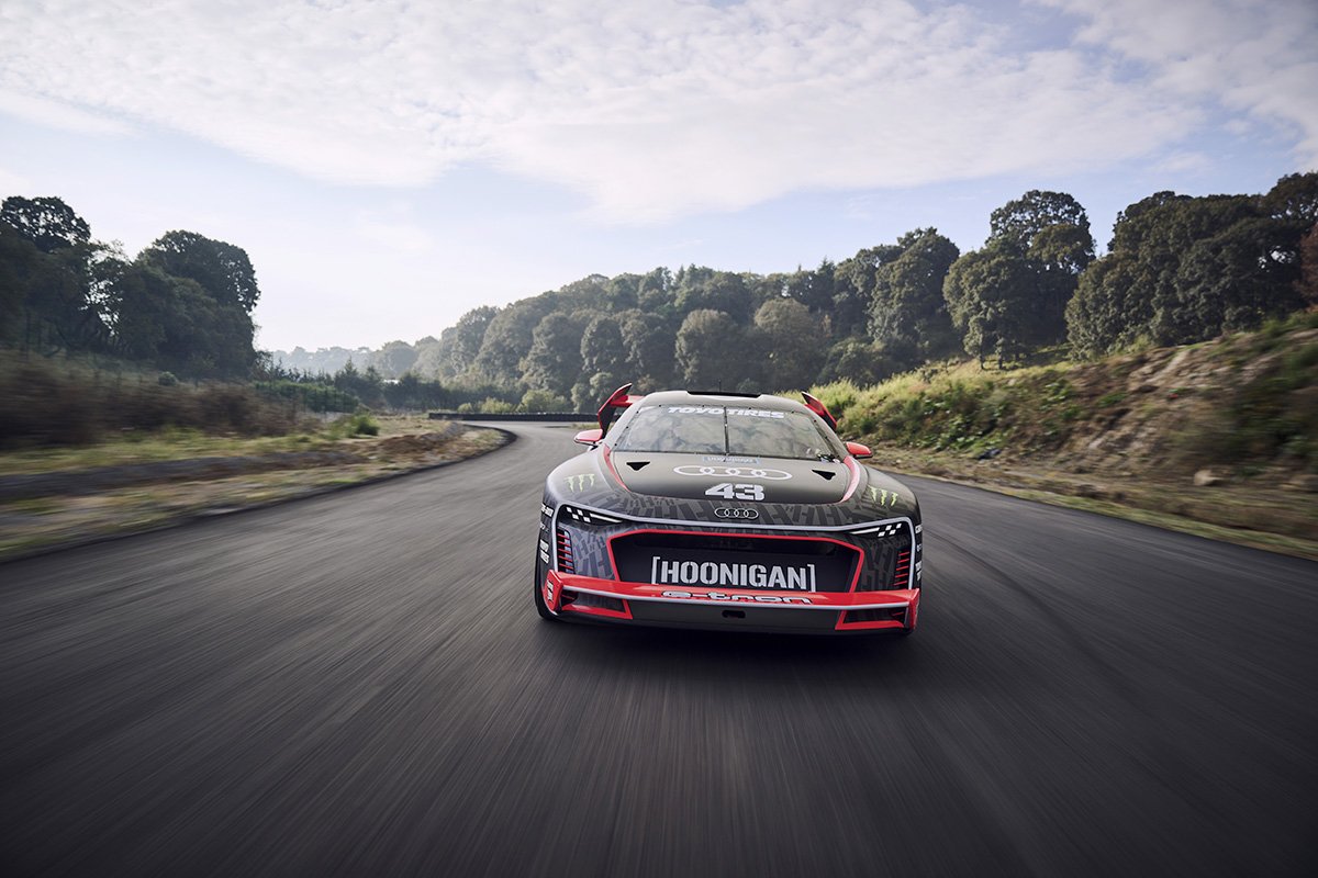 Cette S1 Hoonitron est directement inspirée de l'Audi Sport Quattro S1 avec laquelle Walter Röhrl a établi un record à Pikes Peak en 1987, en grimpant la montagne en  10 minutes et 48 secondes. ©Audi