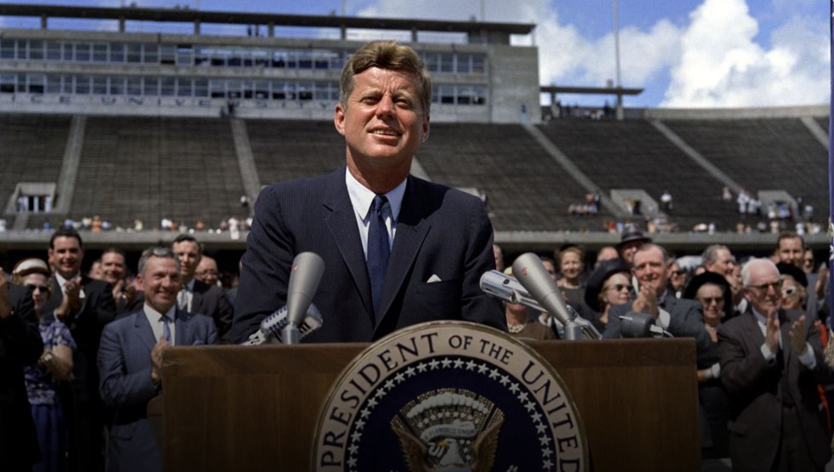 John Kennedy devant les étudiants de Rice. Crédits : Robert Knudsen, White House