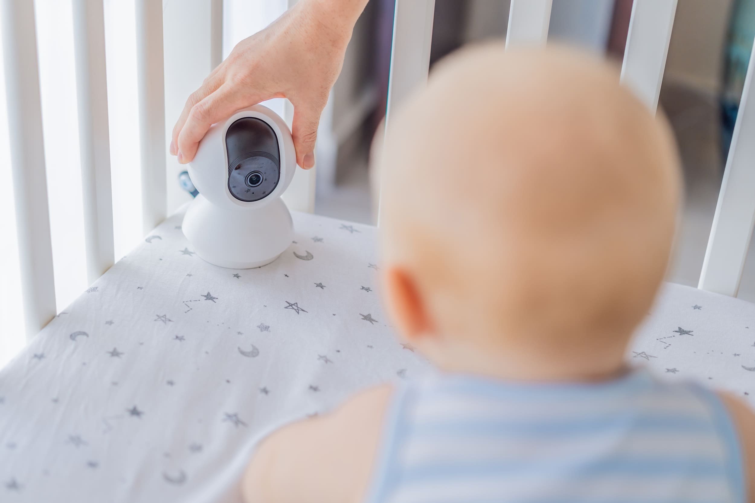 Plus d'1,1 million de babyphones et caméras connectées sont exposés à cause d'une faille de sécurité critique. © Elizaveta Galitckaia / Shutterstock