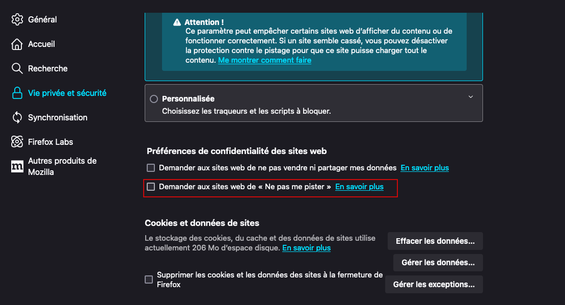 "Ne pas me pister", ou "Do not track" pour les anglophones, ne sert définitivement à rien. Mieux vaut cocher la case du dessus, qui correspond au GPC © Clubic