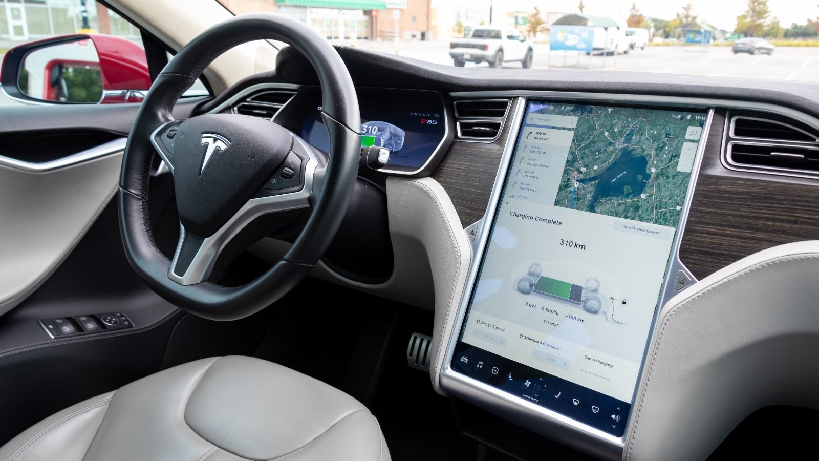 Tesla : mauvaise nouvelle, le FSD ne sera finalement pas autorisé en France - ©The Bold Bureau / Shutterstock