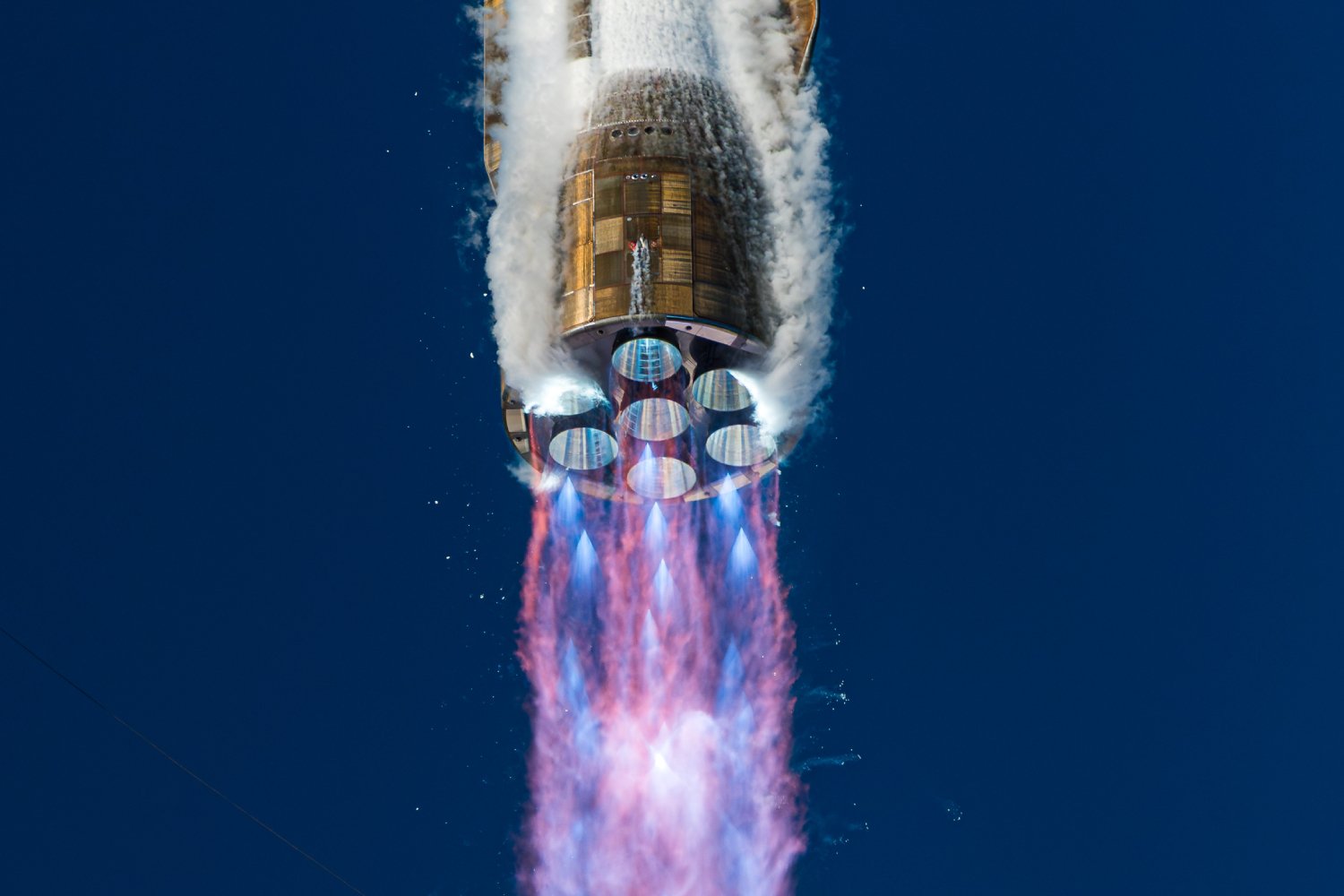 Les moteurs du premier étages de New Glenn. ©Blue Origin