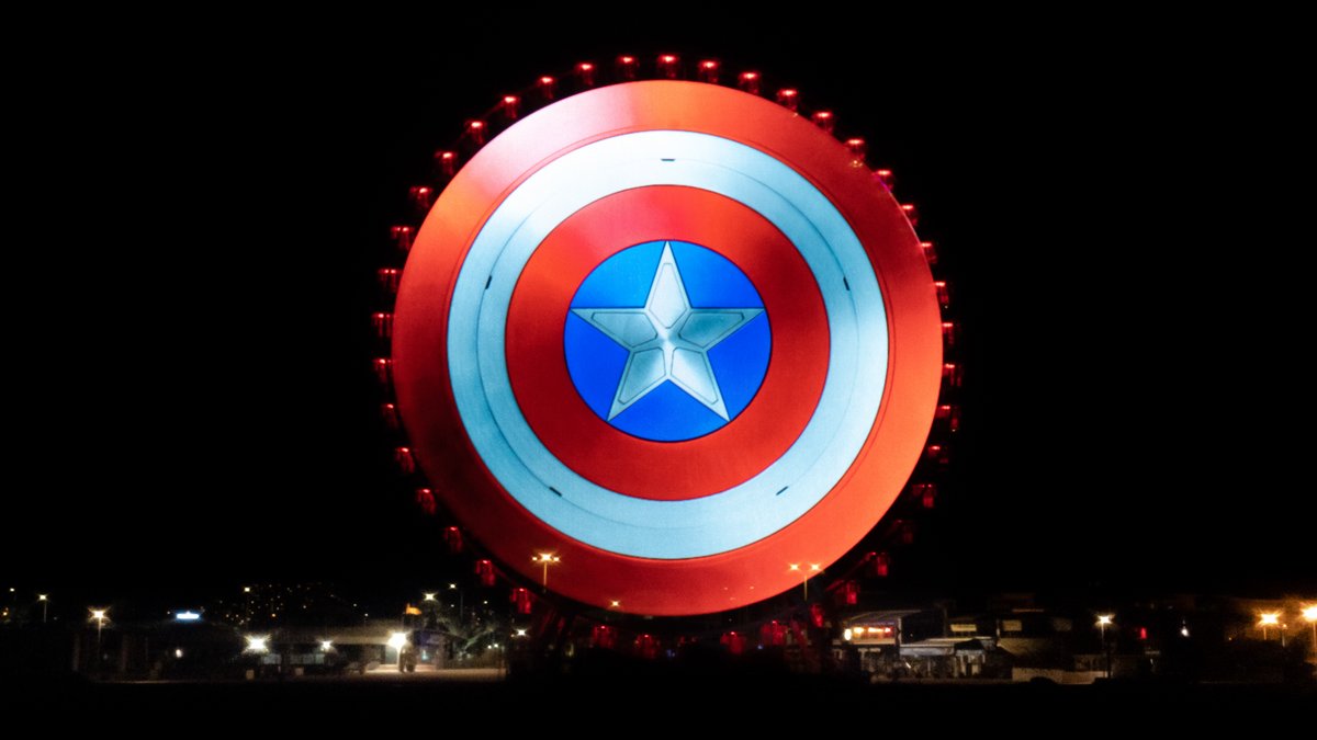 La Grande roue marseillaise (d'une hauteur de 55 mètres), parée des couleurs de Captain America (© Disney)