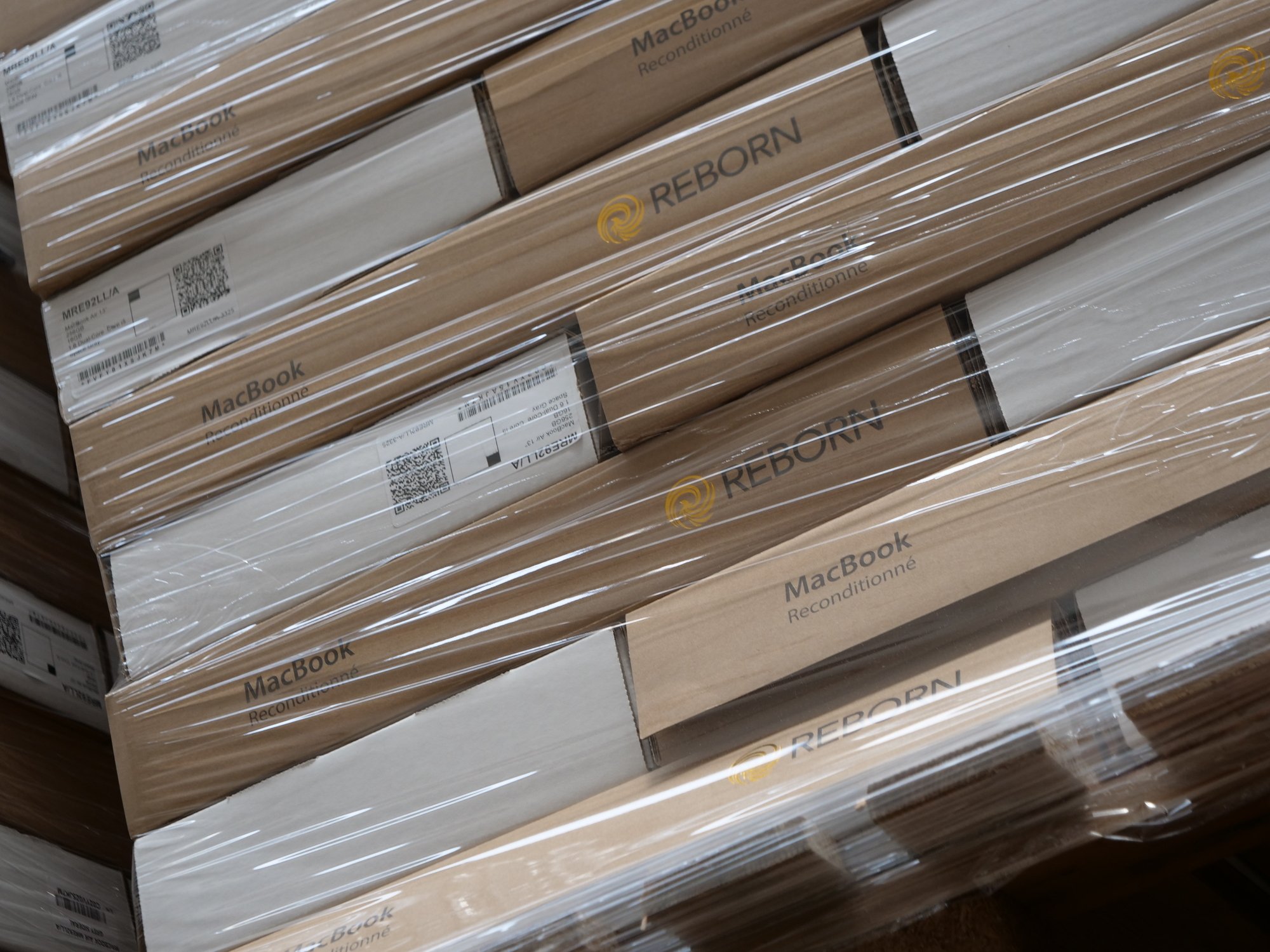 Un lot de MacBook reconditionnés chez Reborn © Alexandre Boero / Clubic