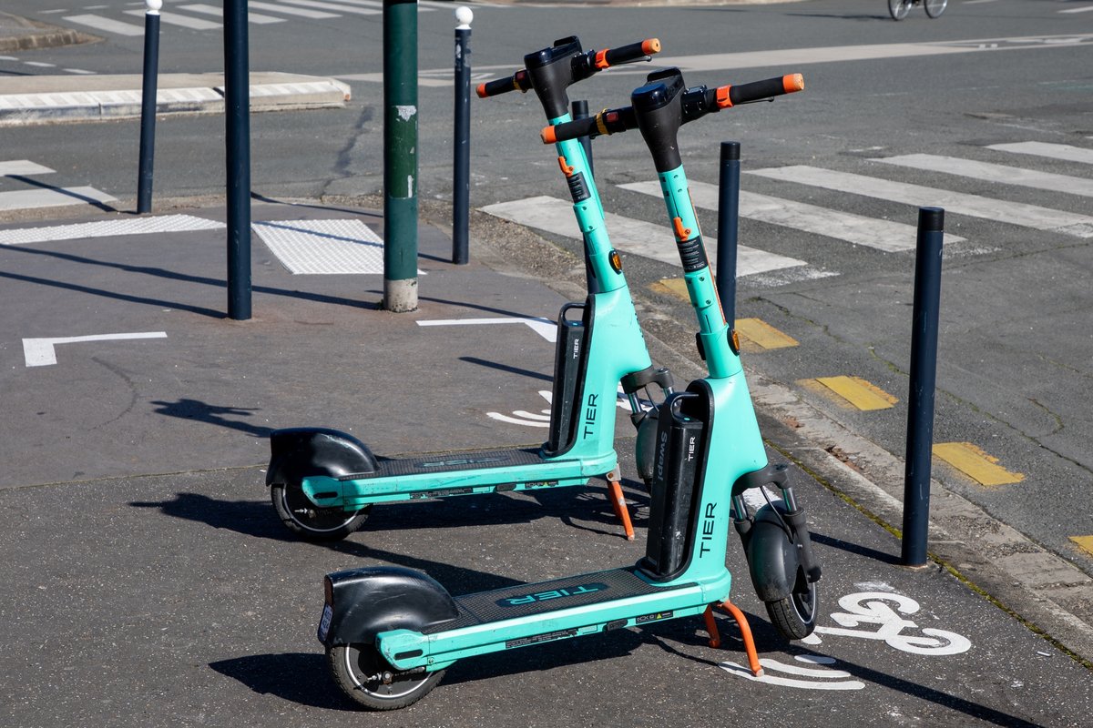 Des trottinettes électriques Tier, ici à Bordeaux © sylv1rob1 / Shutterstock