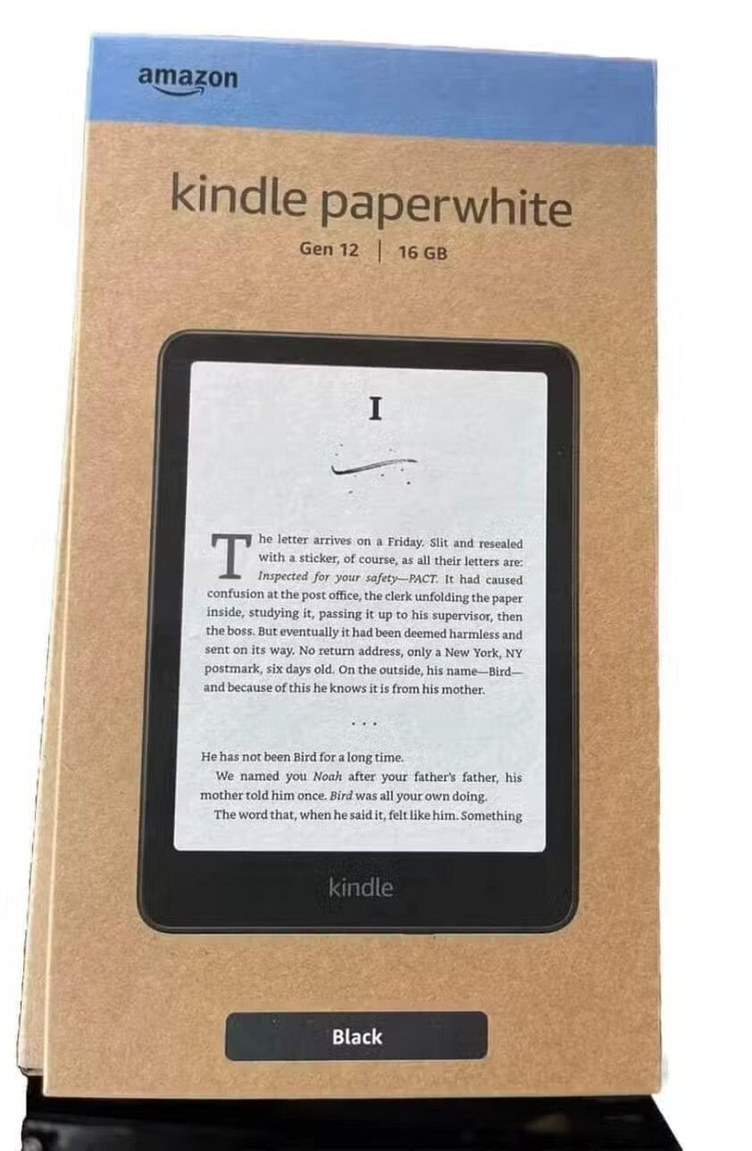 La face avant de l'emballage du Kindle Paperwhite Gen 12 © PhoneArena