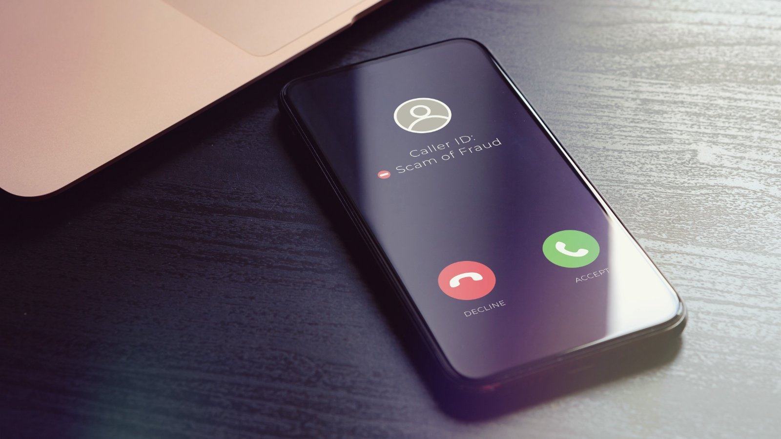 1 SMS sur 20, 1 appel sur 6 : en France et dans le monde, les arnaques gagnent du terrain