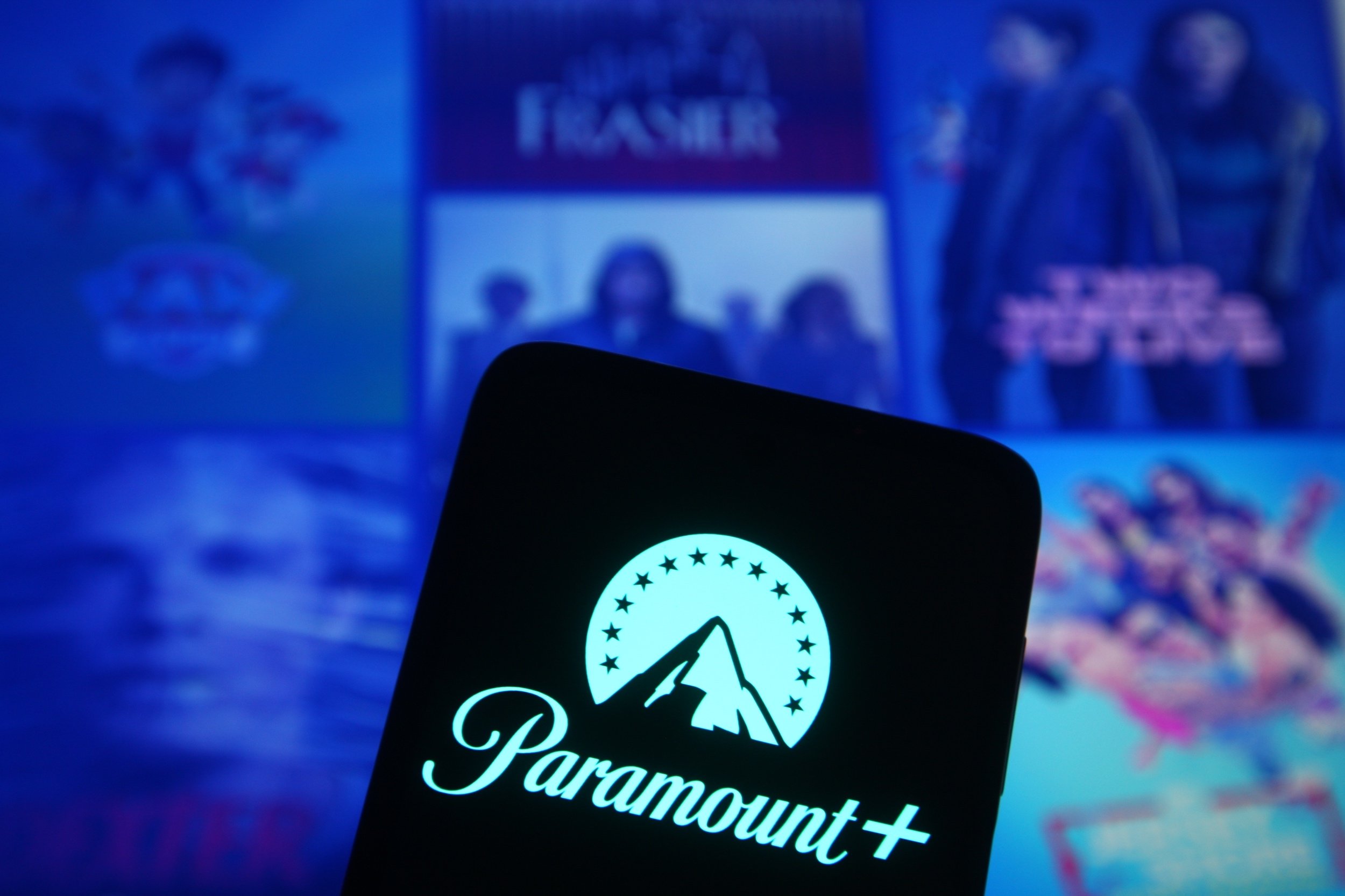 Le logo de Paramount+ s'affiche sur un smartphone