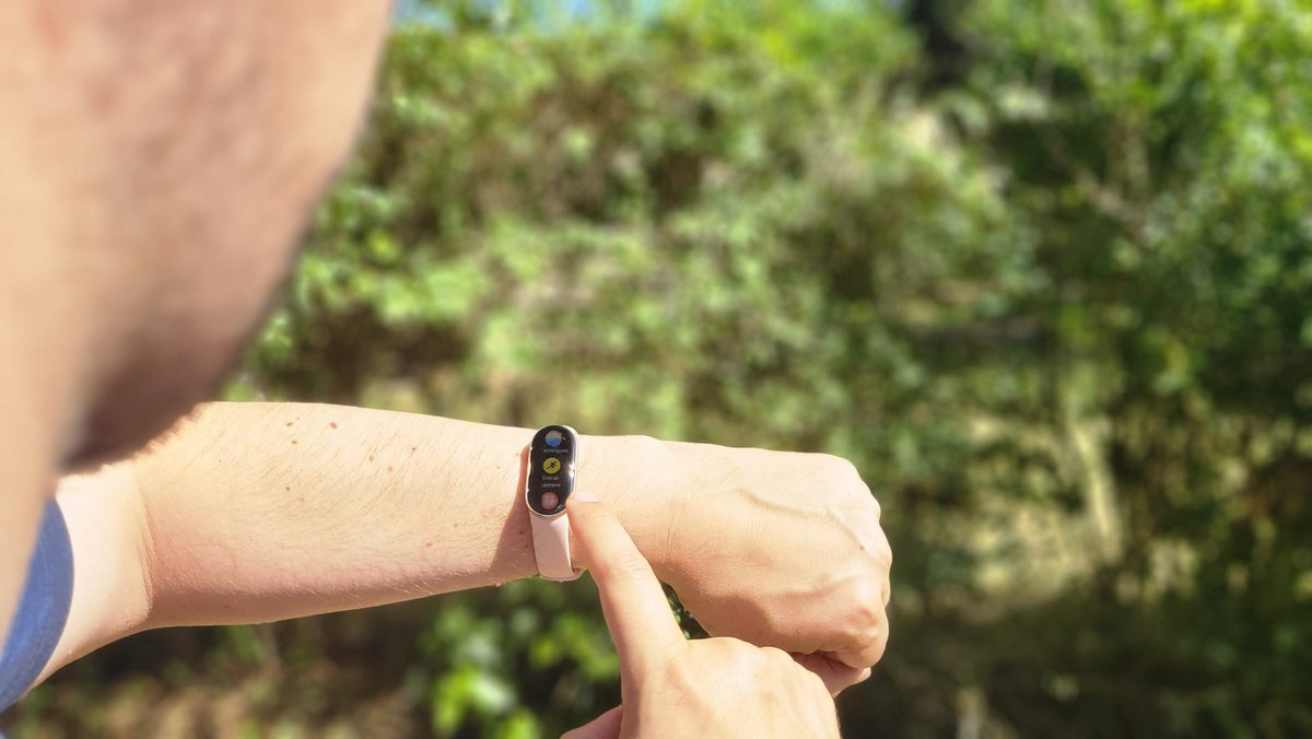 Le Smart Band 10 intègre les applications essentielles. - © Johan Gautreau pour Clubic.com