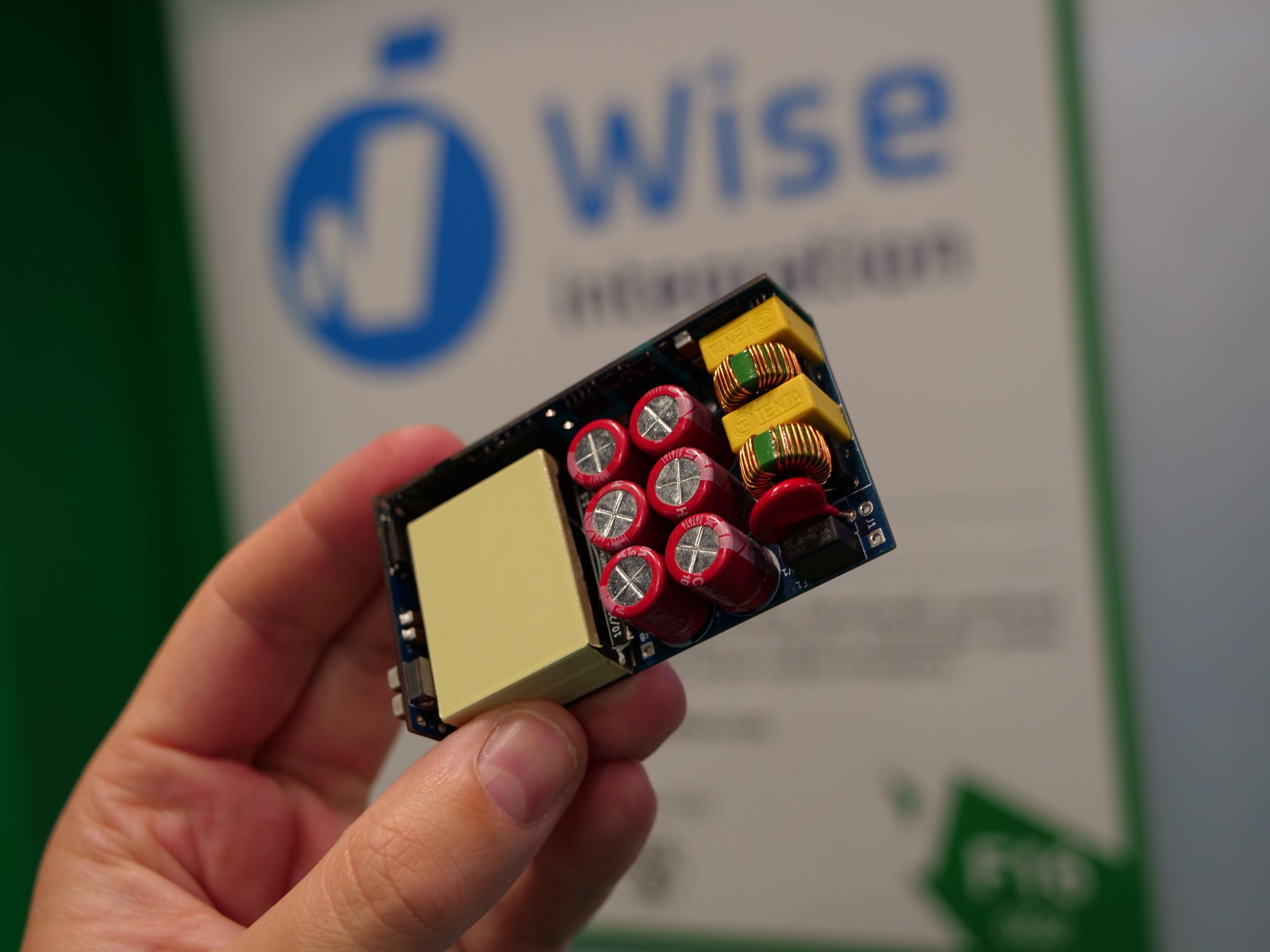 Un chargeur de Wise Integration © Alexandre Boero / Clubic © Alexandre Boero / Clubic