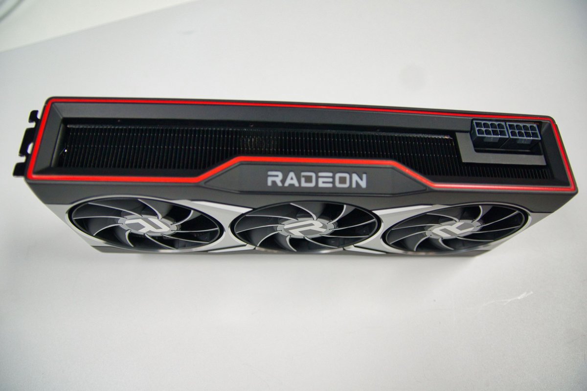 Le logo Radeon s'illumine en rouge